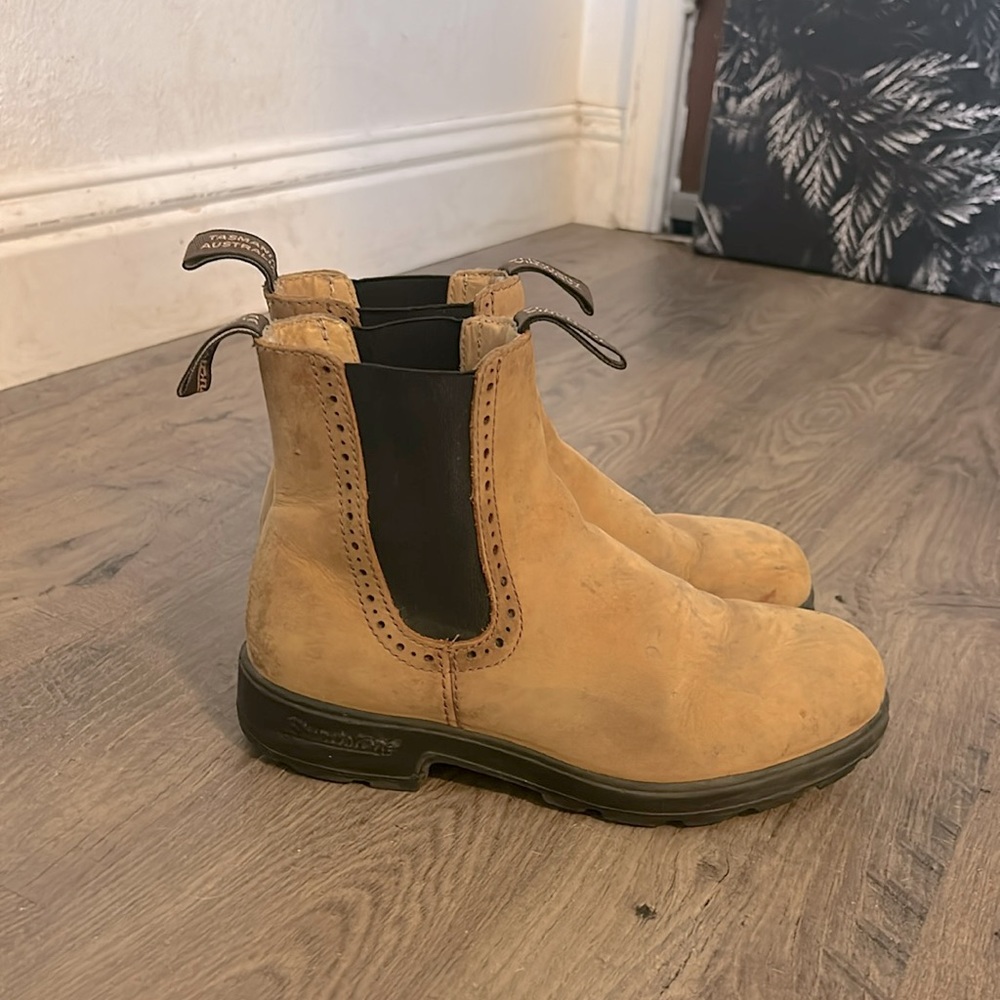 Blundstone buckskin leather boots. Rugged and cute with skirts or jeans.
